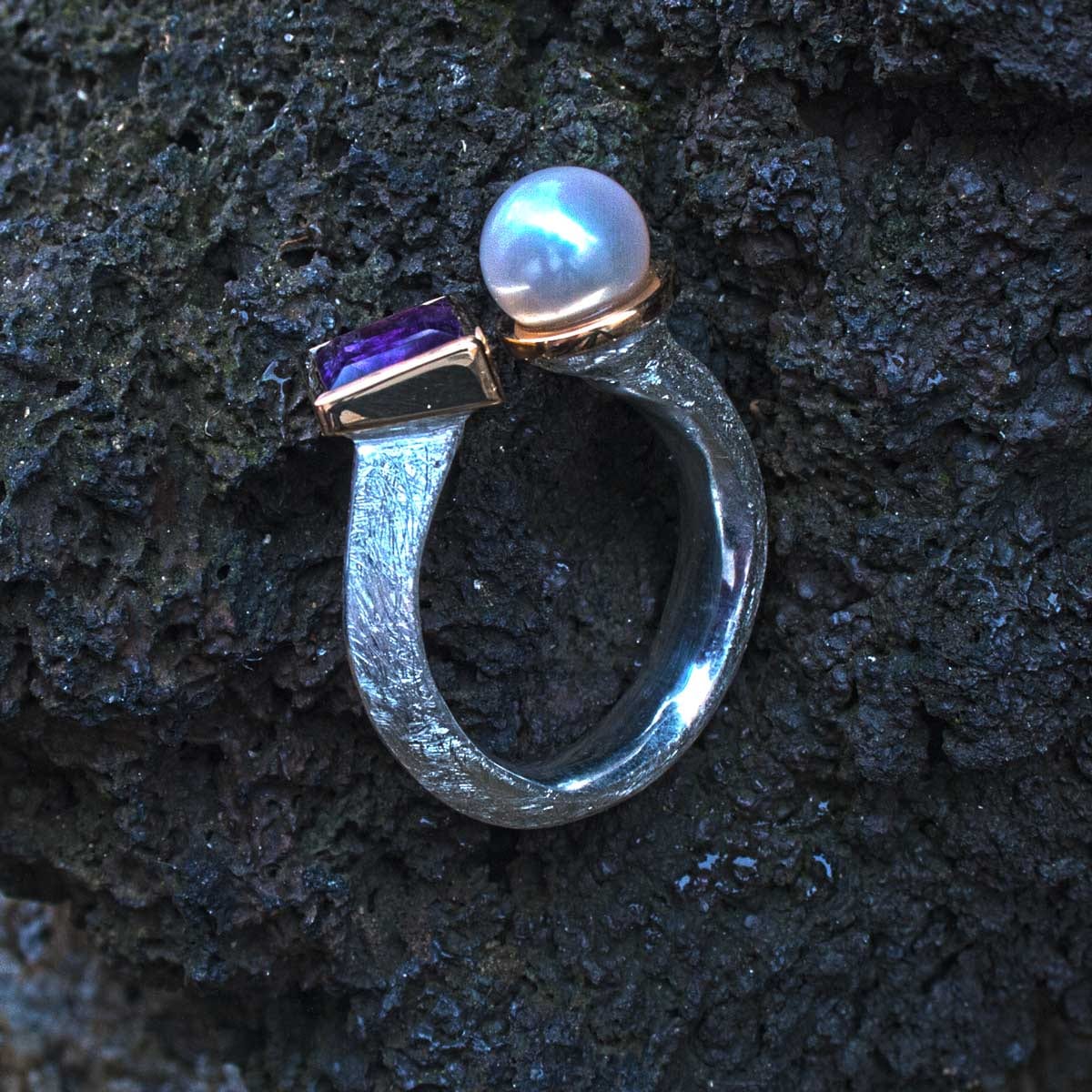 Ring zweifarbig mit Amethyst und Perle
