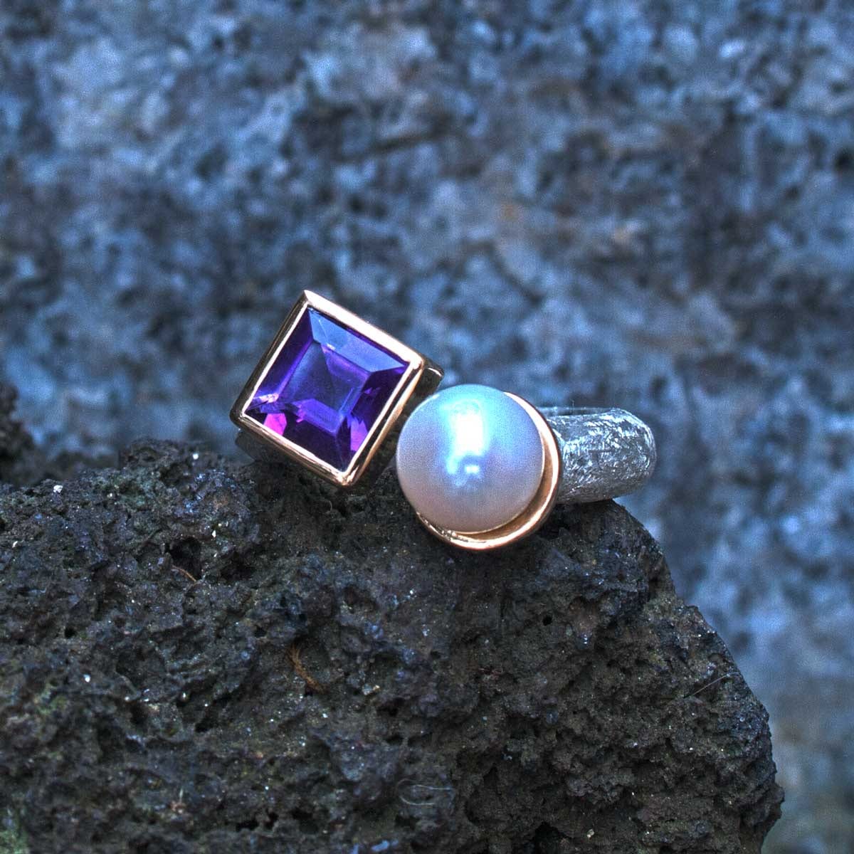 Ring zweifarbig mit Amethyst und Perle