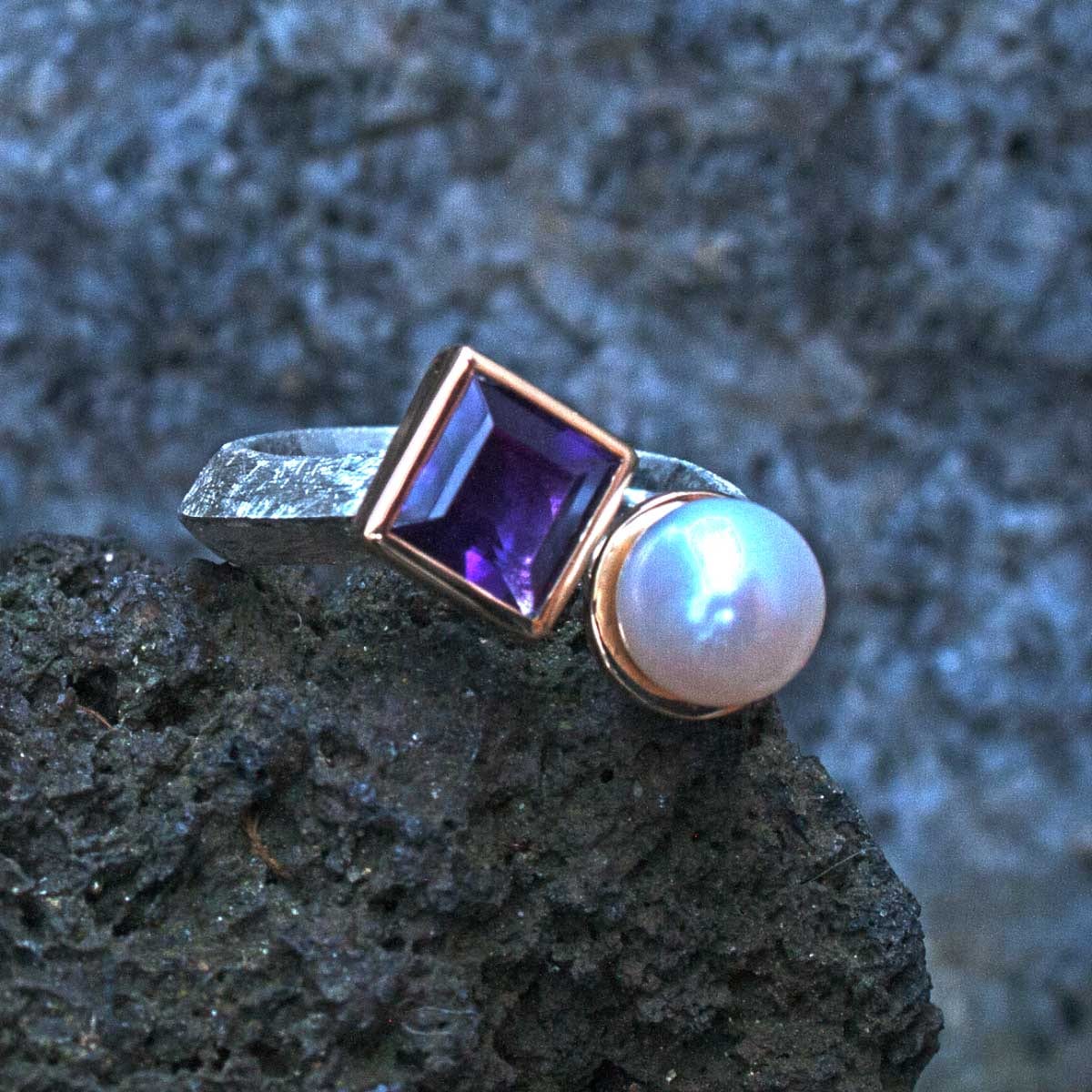 Ring zweifarbig mit Amethyst und Perle