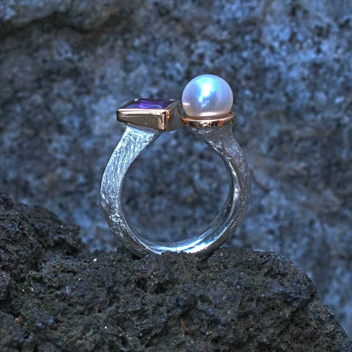 Ring zweifarbig mit Amethyst und Perle