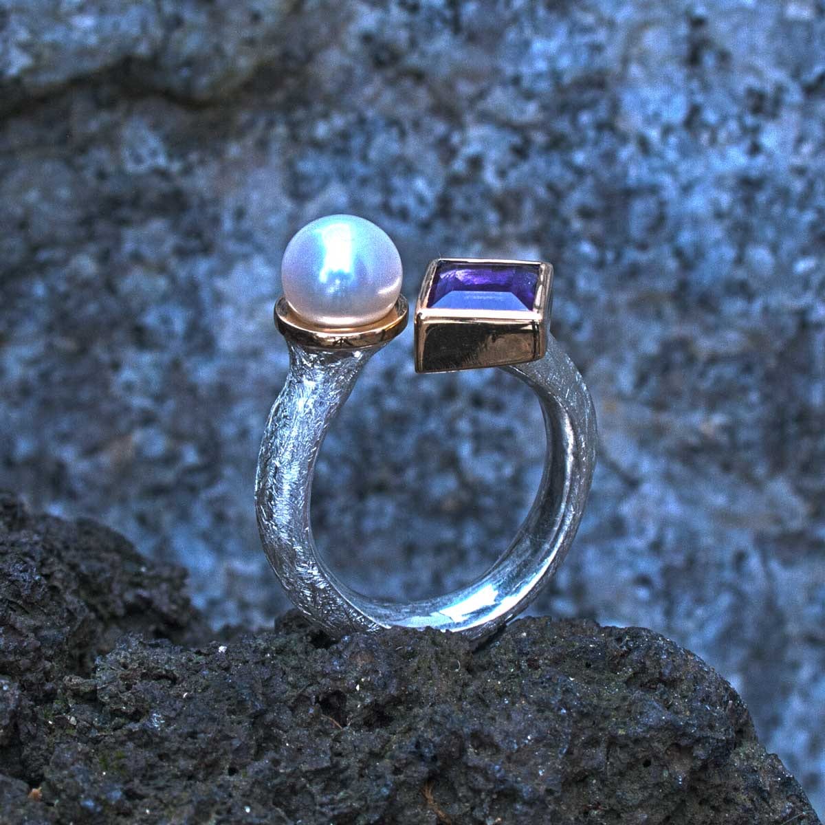 Ring zweifarbig mit Amethyst und Perle
