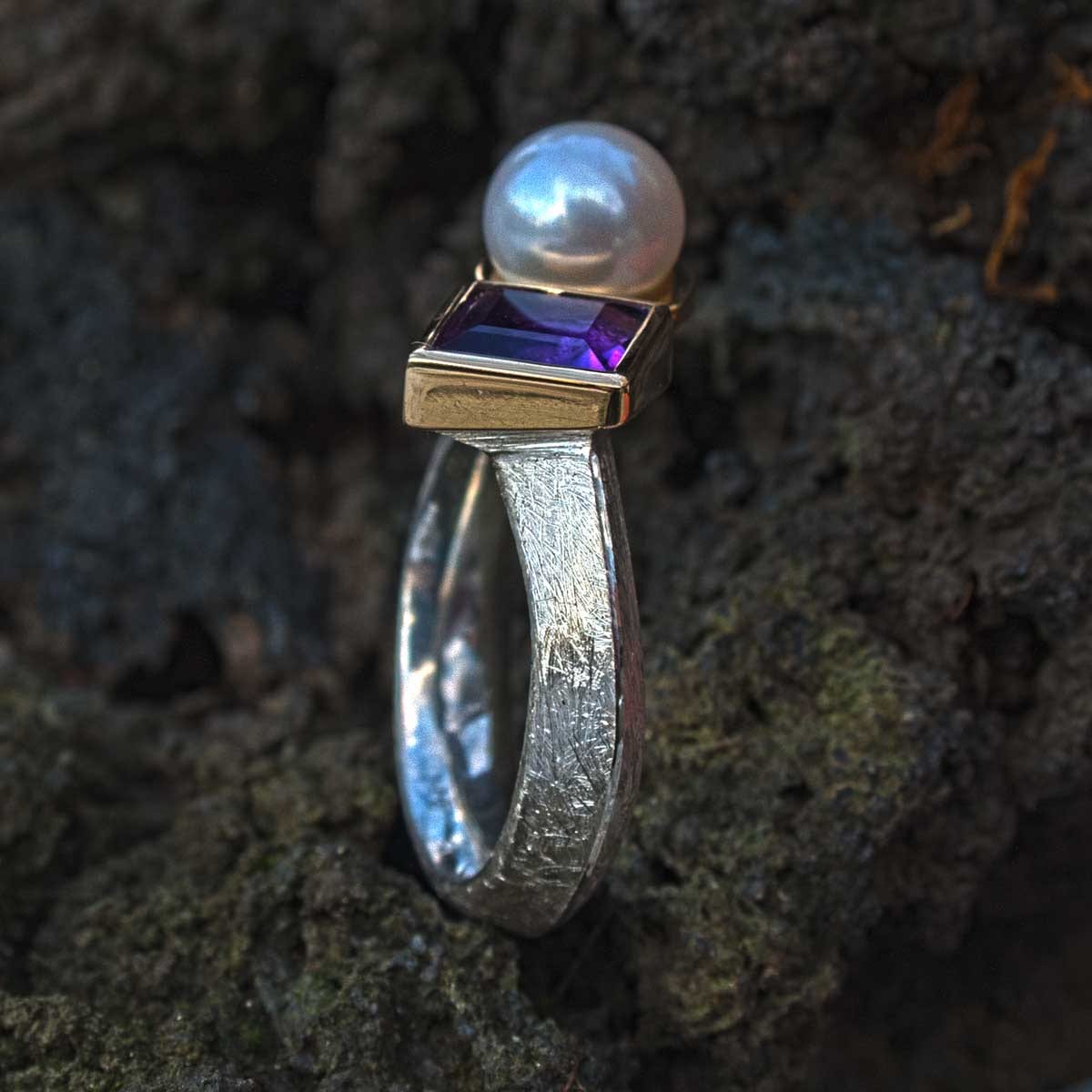 Ring zweifarbig mit Amethyst und Perle