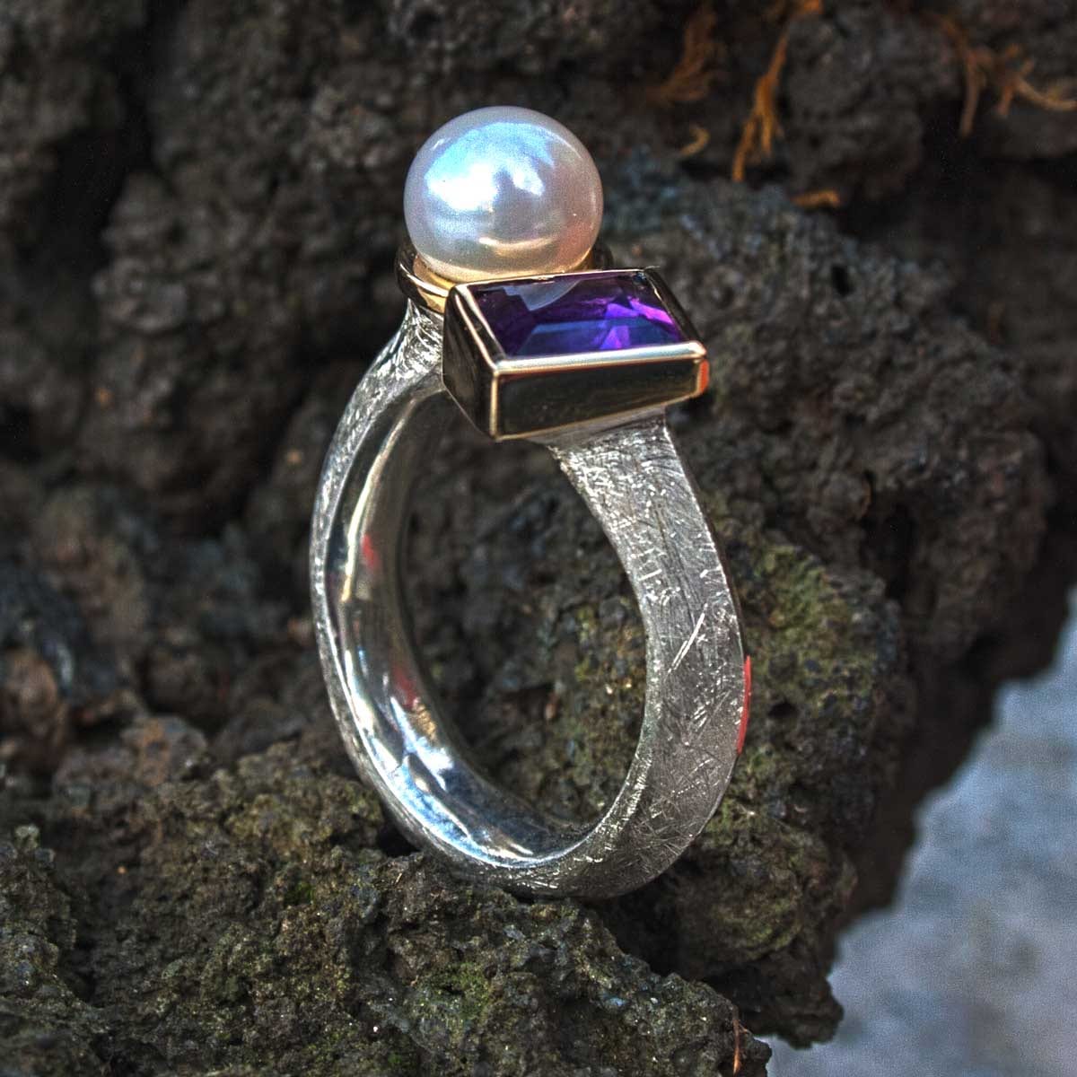 Ring zweifarbig mit Amethyst und Perle