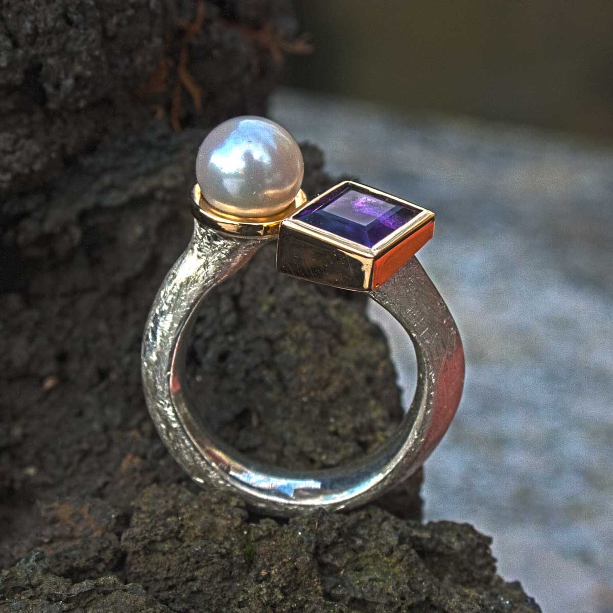 Ring zweifarbig mit Amethyst und Perle
