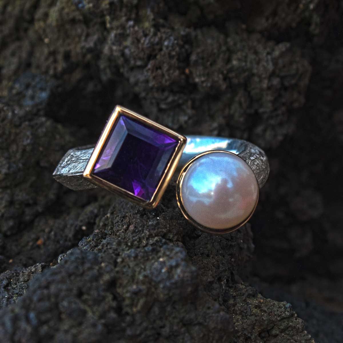 Ring zweifarbig mit Amethyst und Perle