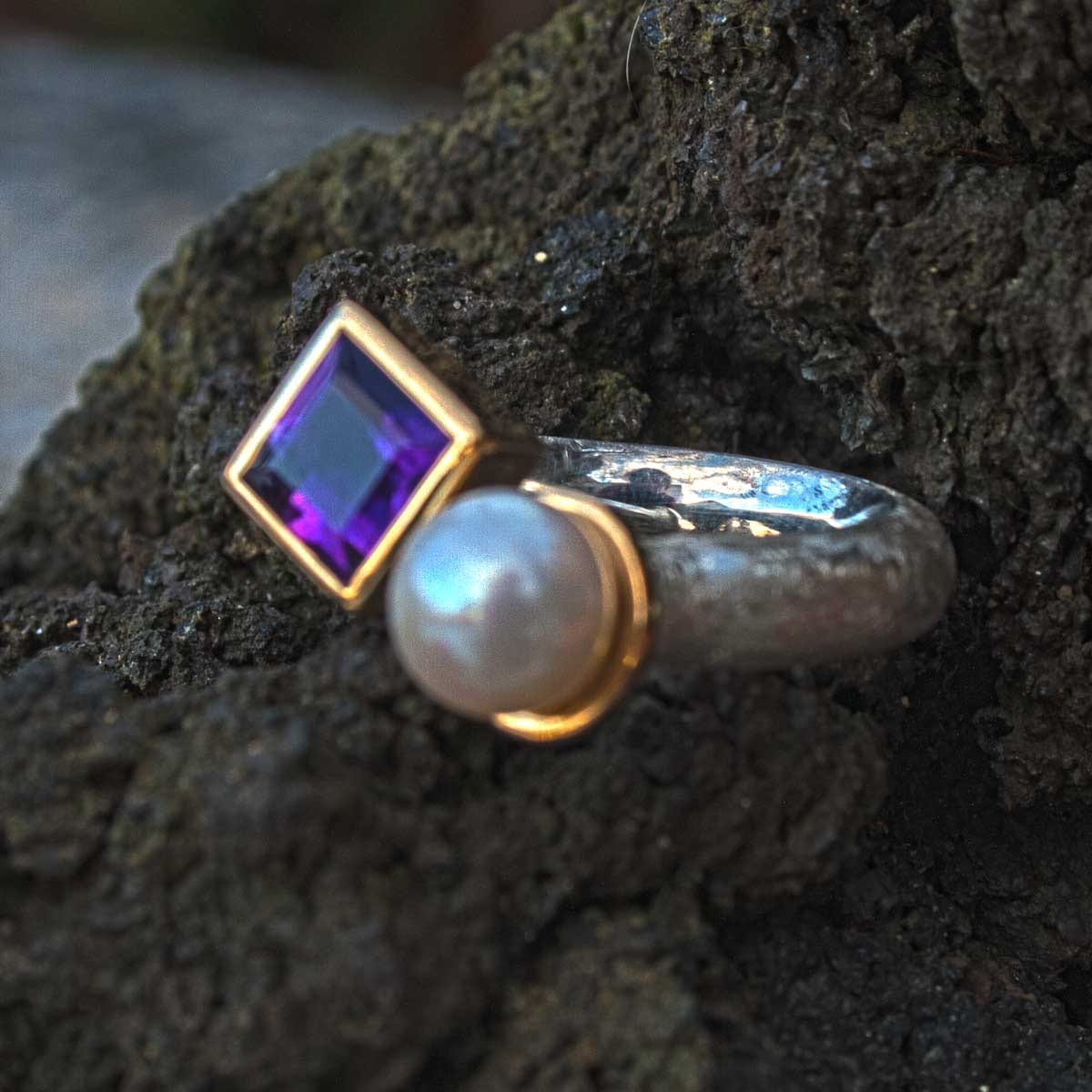 Ring zweifarbig mit Amethyst und Perle