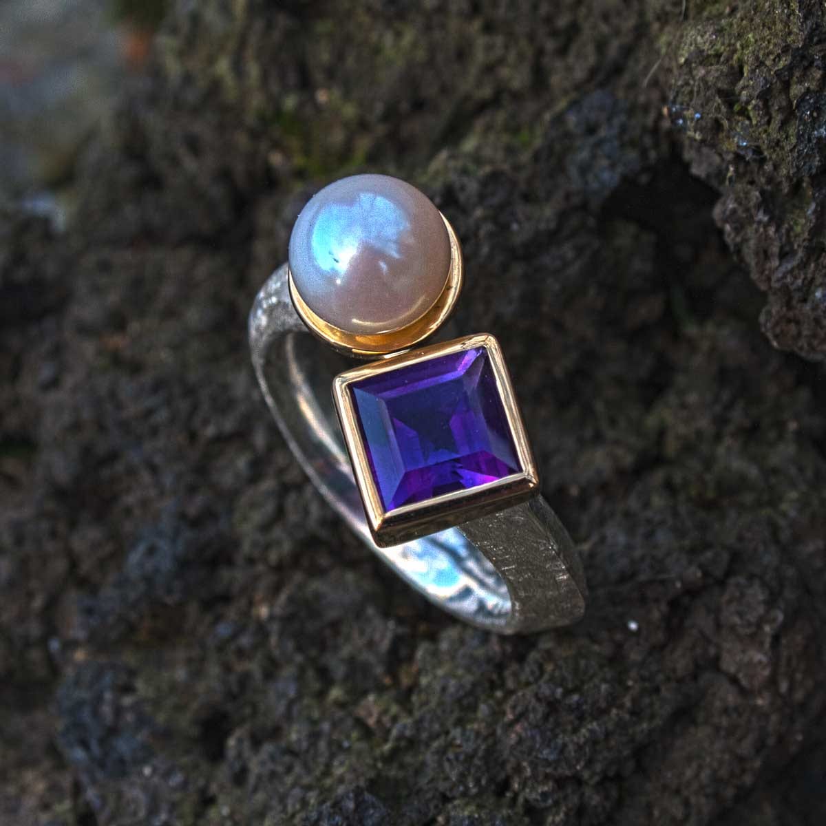 Ring zweifarbig mit Amethyst und Perle