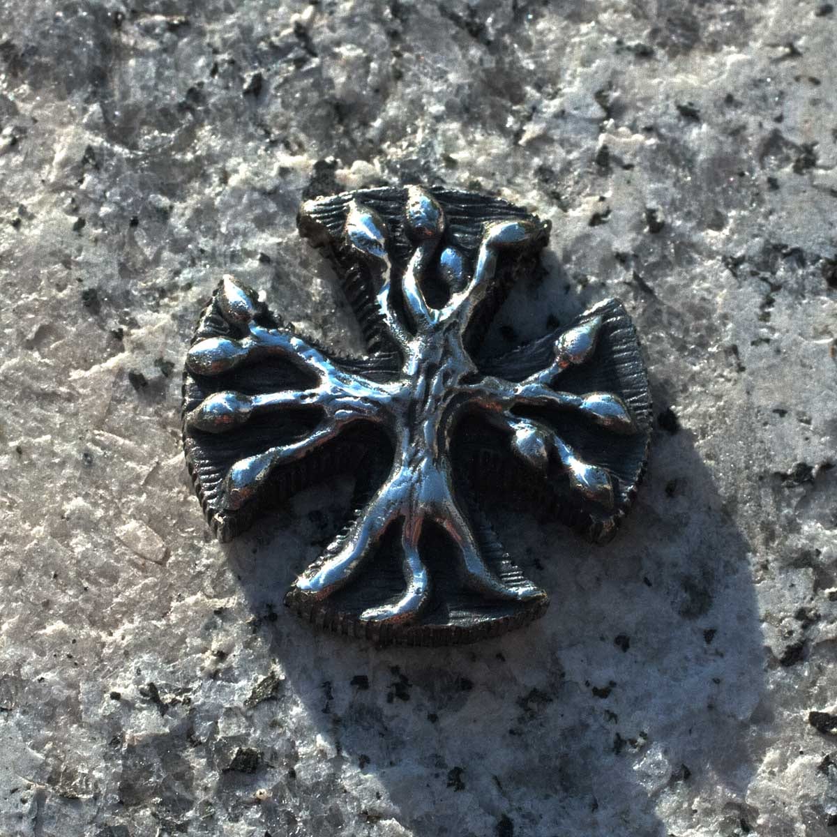 gleichschenkliges Kreuz mit Lebensbaum – Bild 3