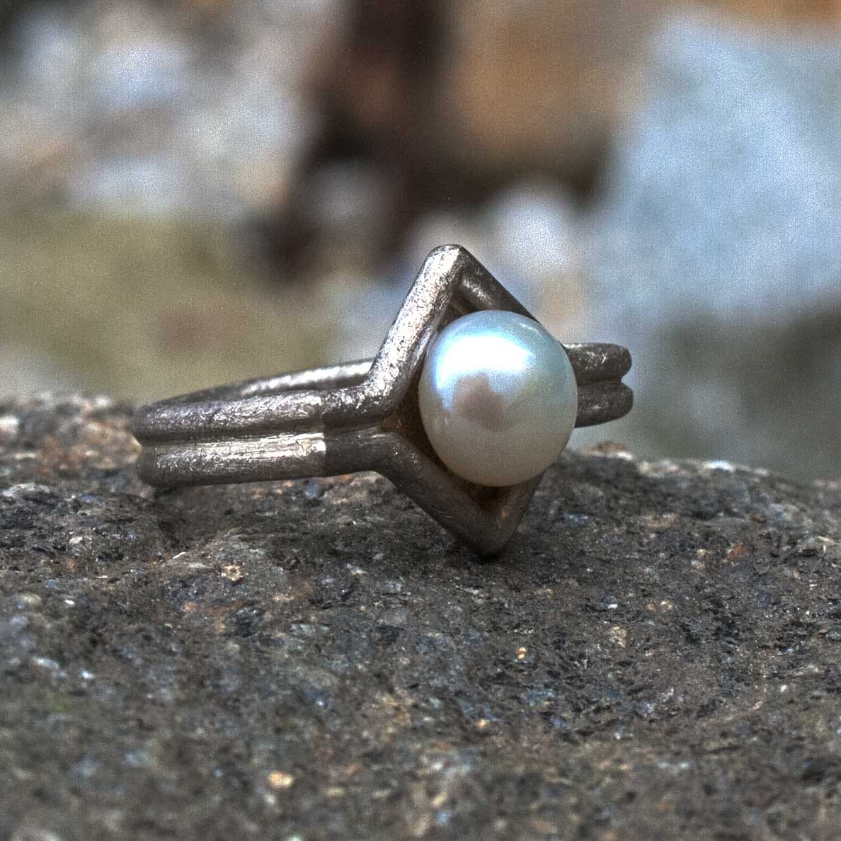 Doppelschienenring mit Perle
