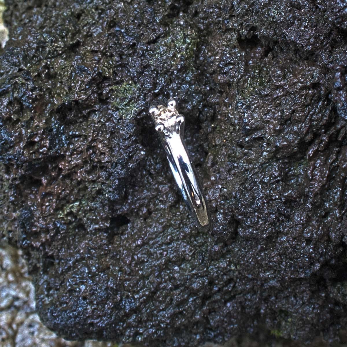 Platinring mit Brillant