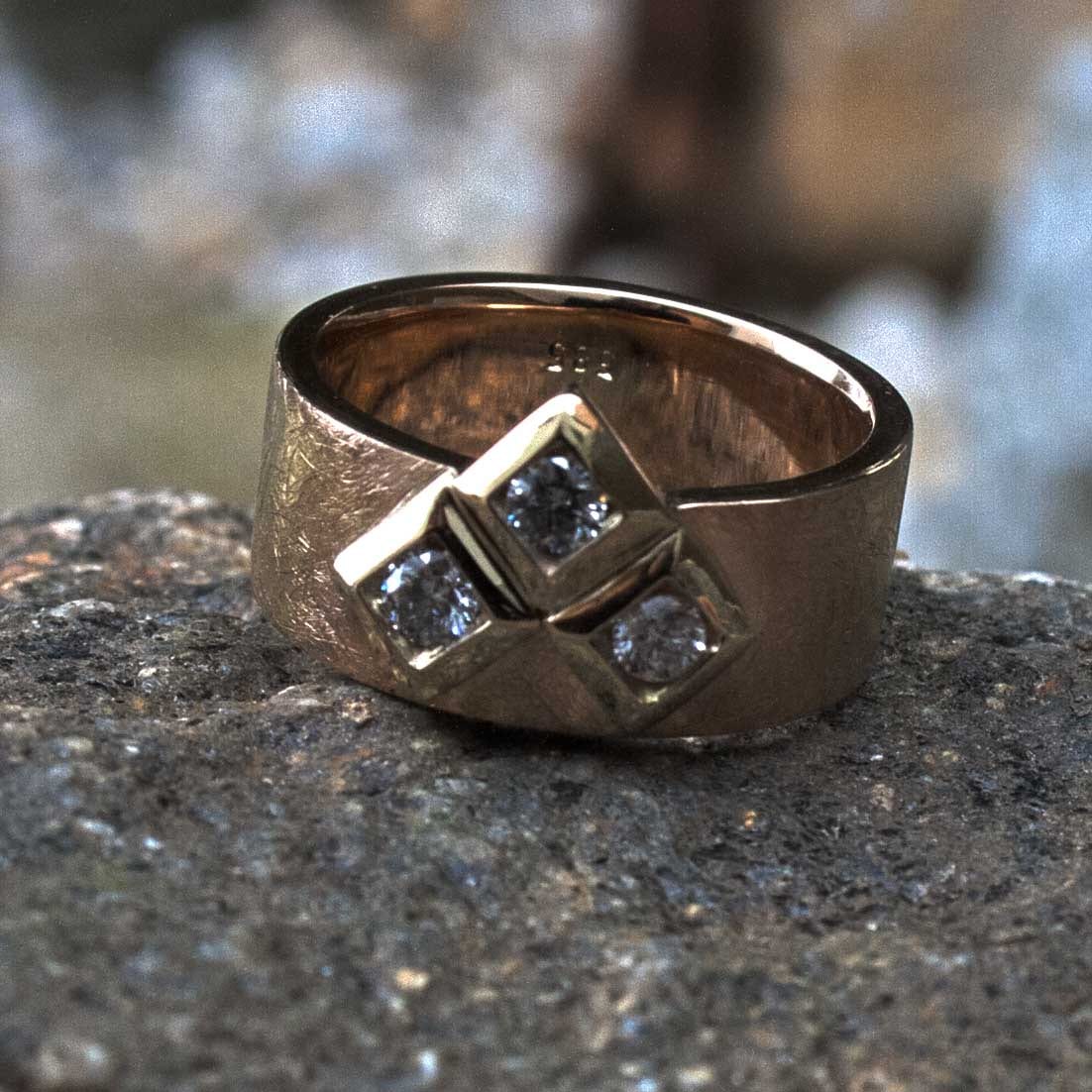 Umarbeitung eines alten Schmuckstücks vom Kunden