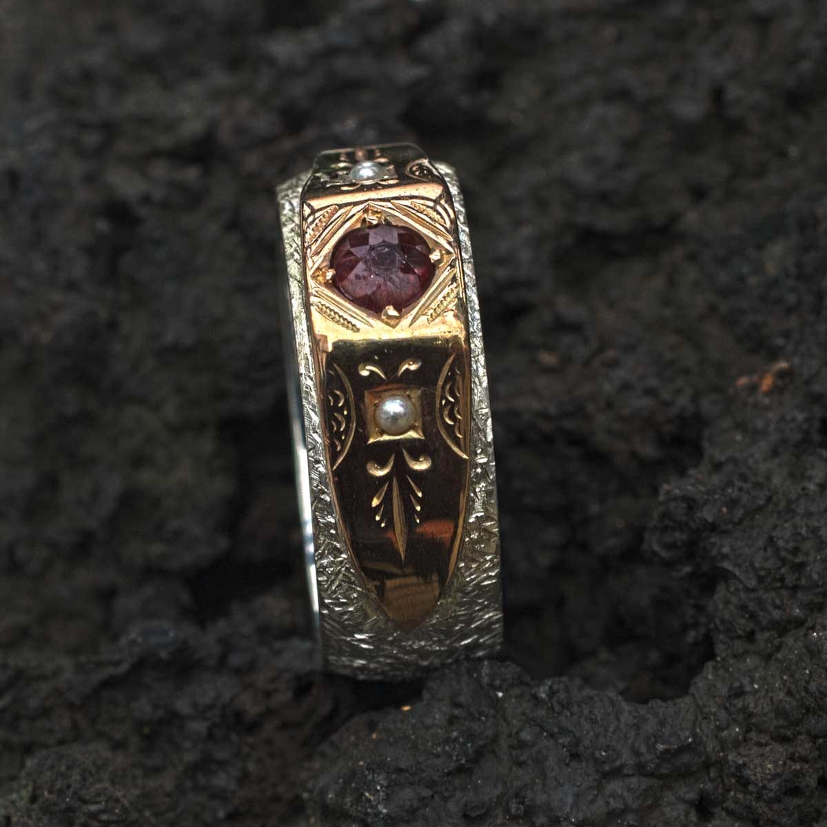 Granat-Perlring auf Silberschiene