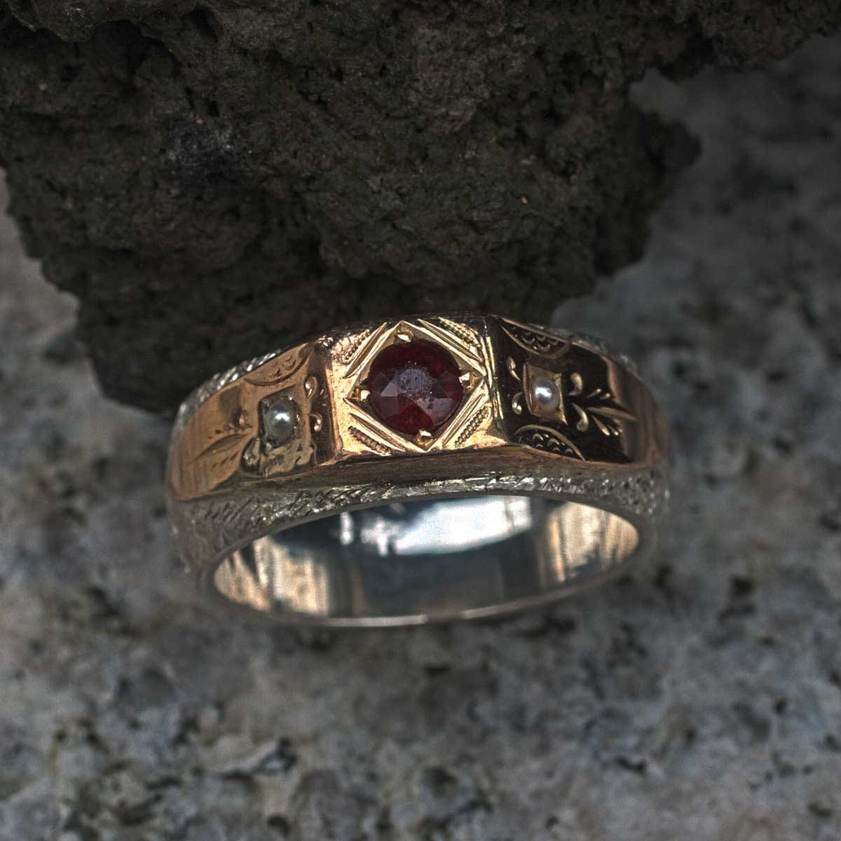 Granat-Perlring auf Silberschiene