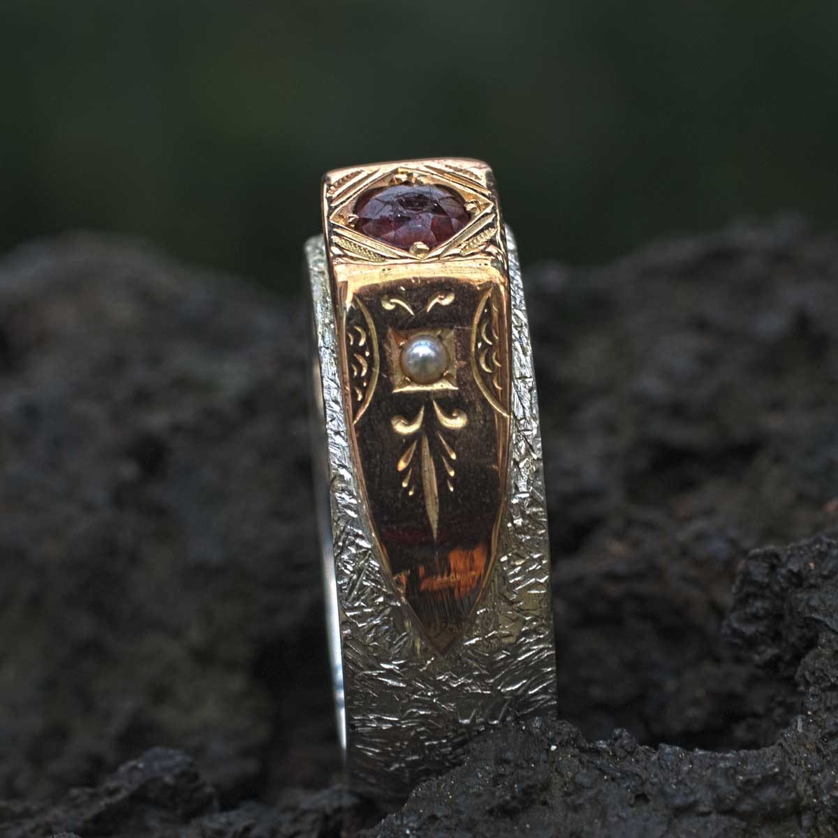 Granat-Perlring auf Silberschiene