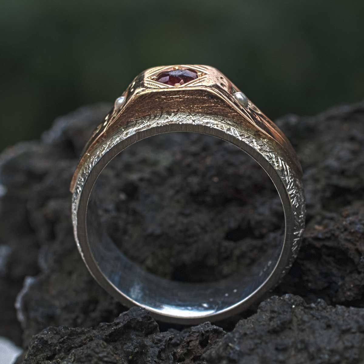 Granat-Perlring auf Silberschiene