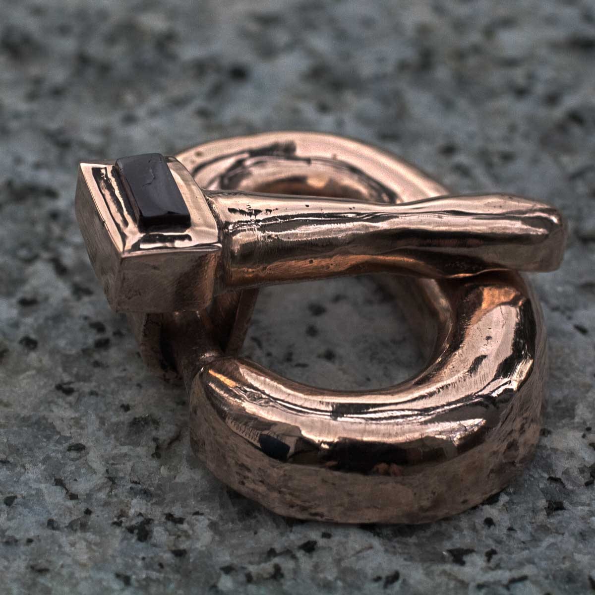 Bronzeschließe mit Granat