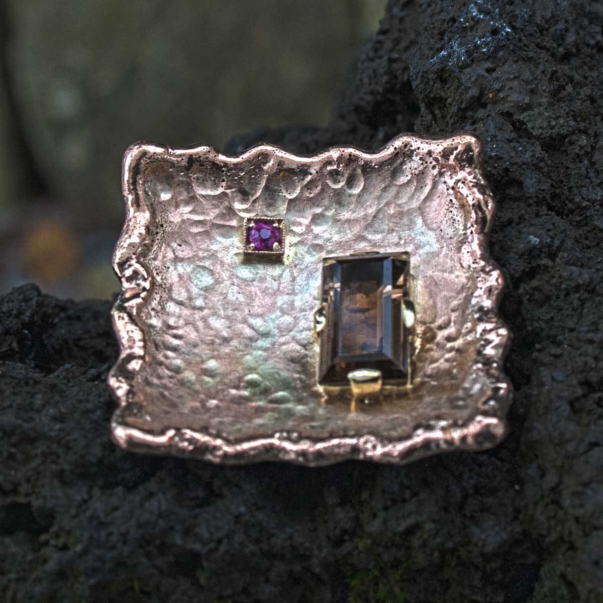 Rauchquarzund Rubin im Goldquadrat