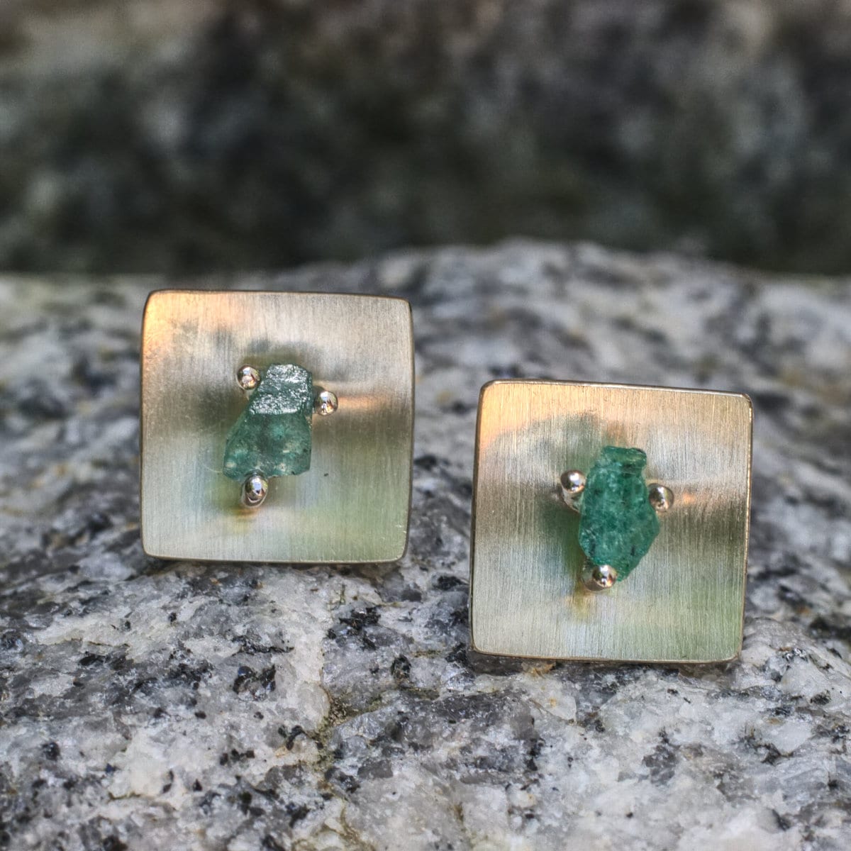 Smaragdohrstecker mit Beilagscheibe Weißgoldquadrat