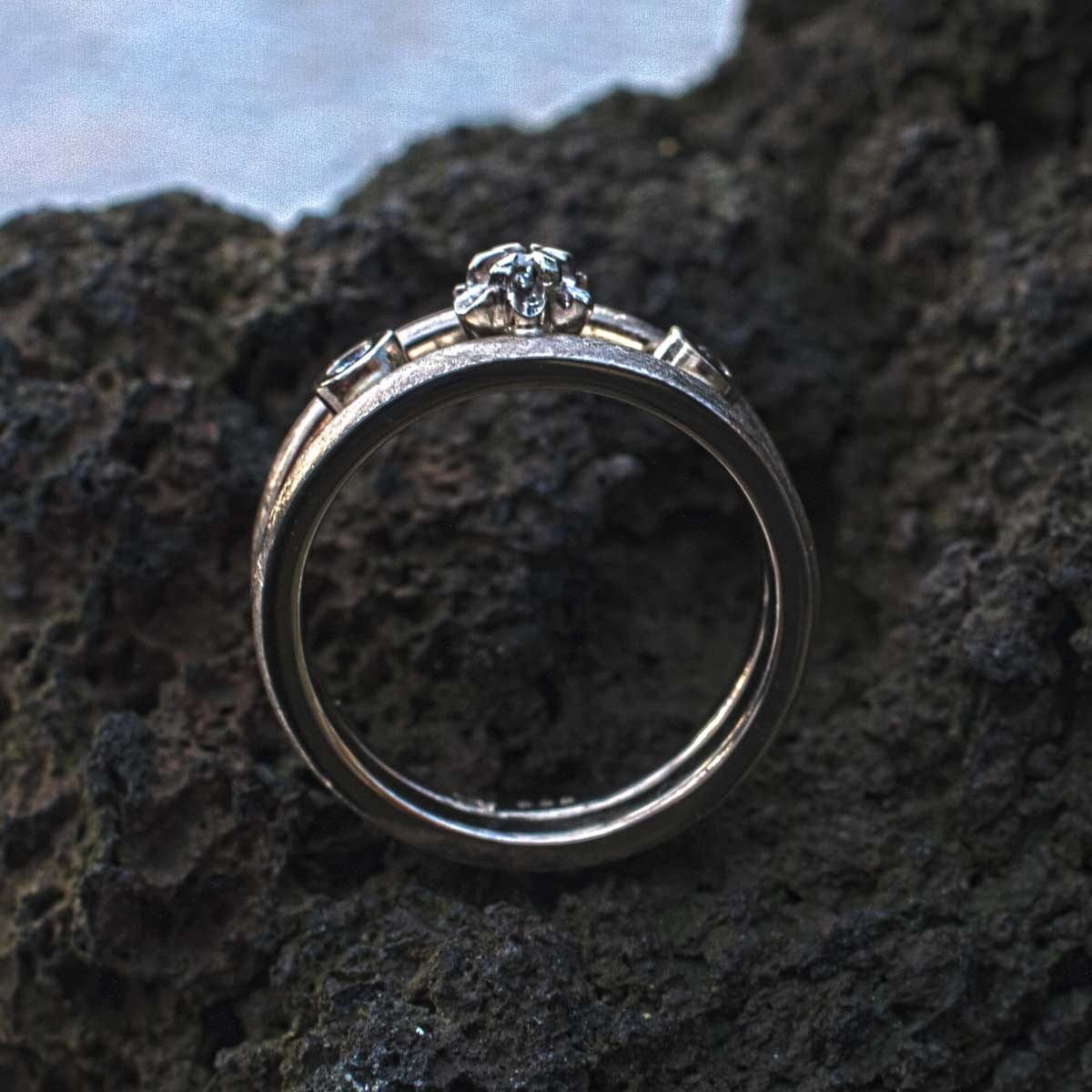 Weißgoldring Doppelschiene mit Blume