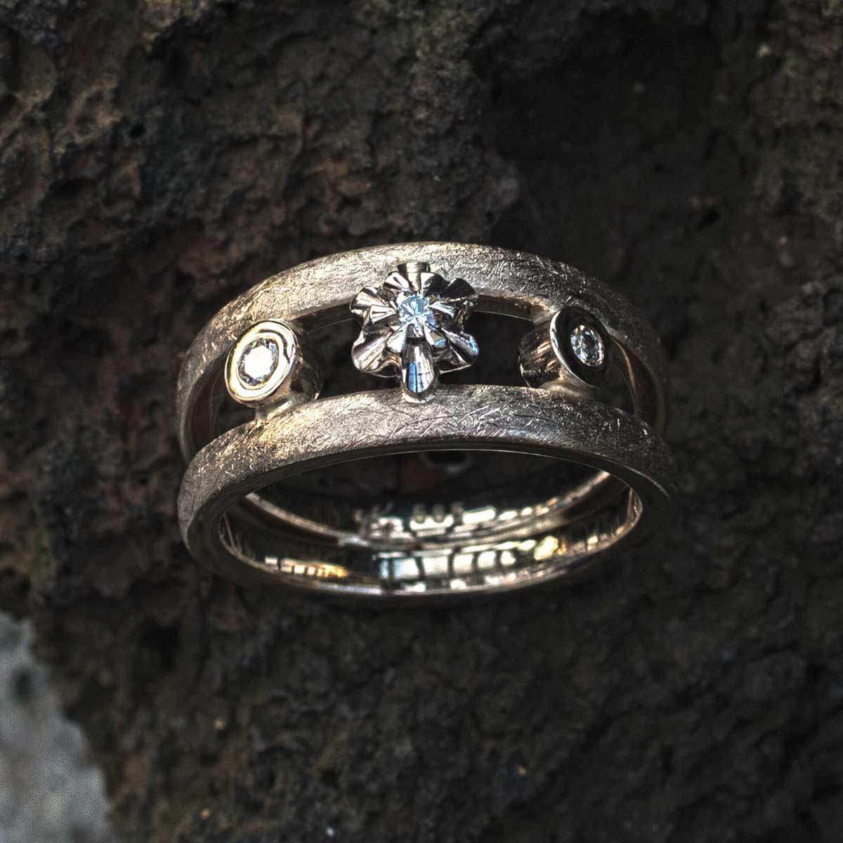 Weißgoldring Doppelschiene mit Blume