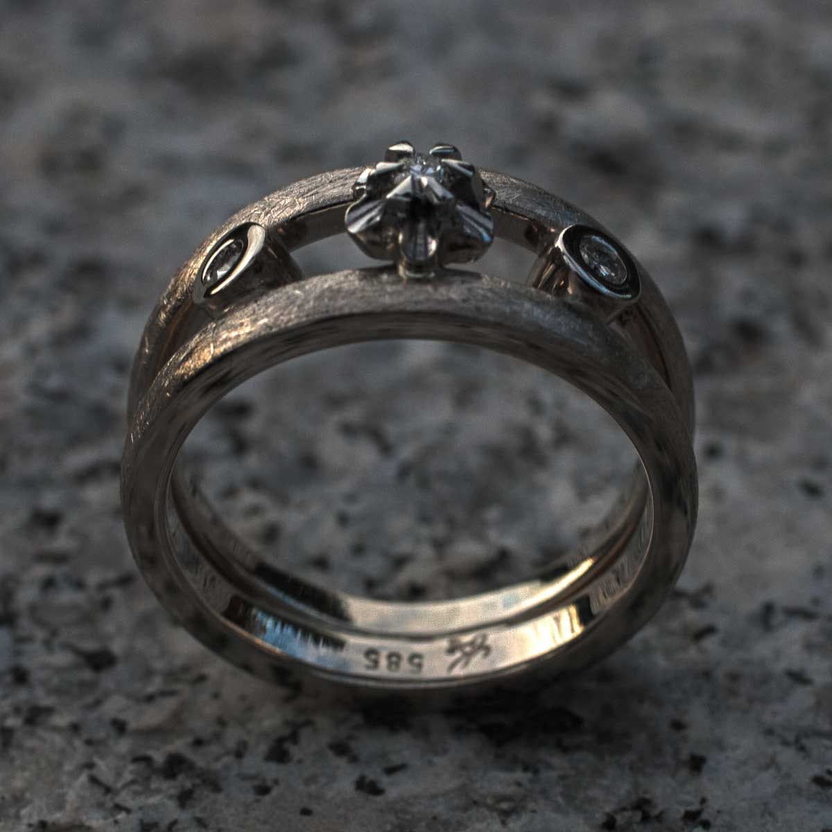 Weißgoldring Doppelschiene mit Blume