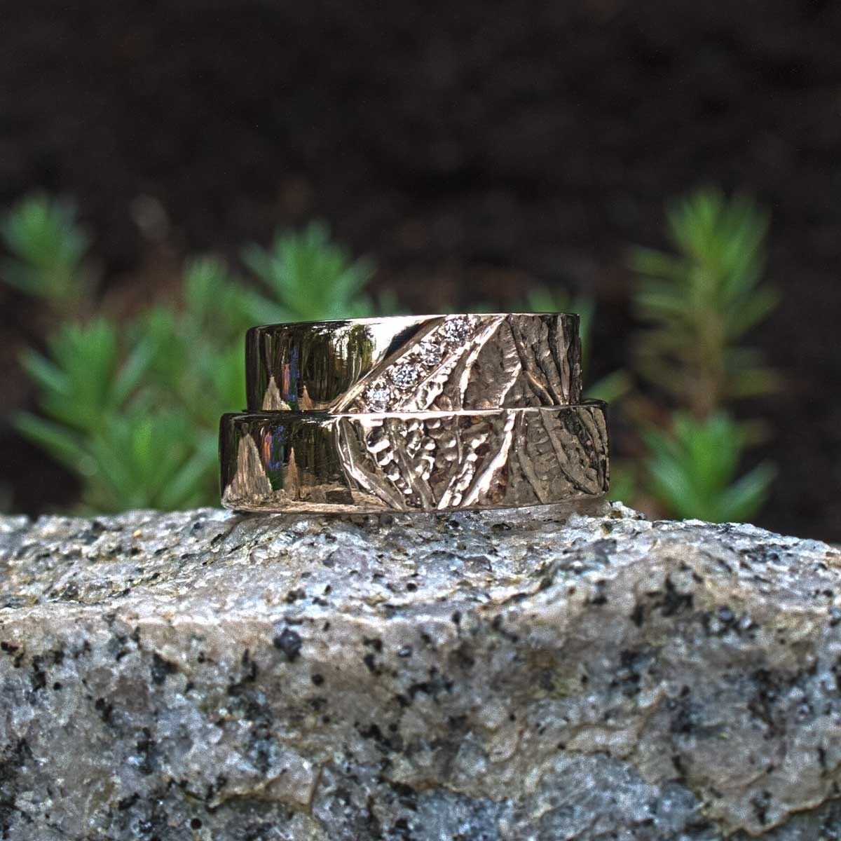 Eheringe Weißgold mit Struktur und Brillanten