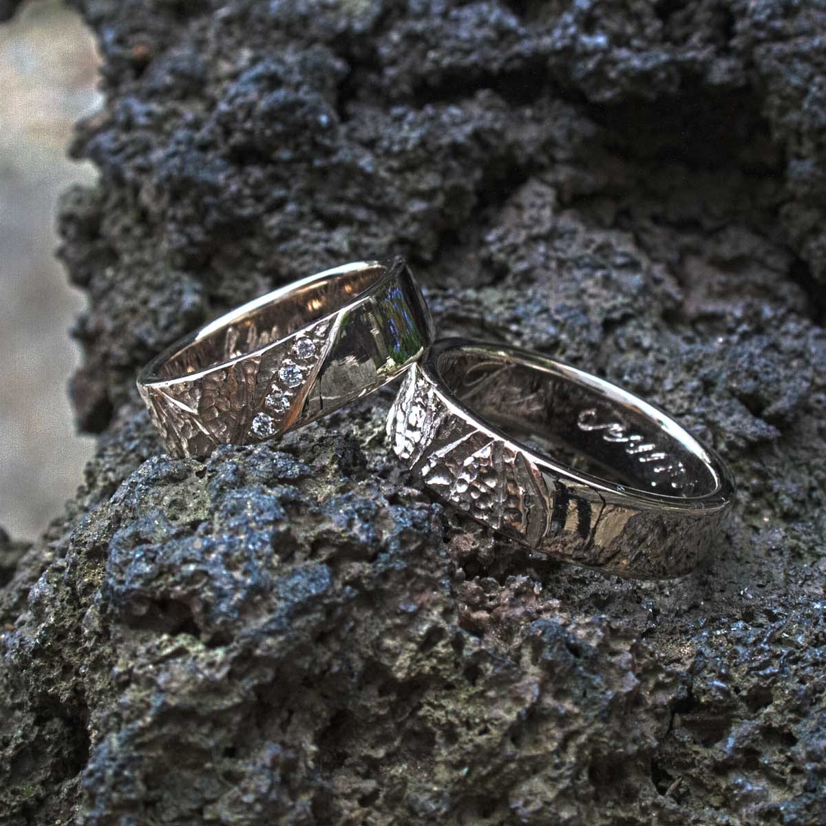 Eheringe Weißgold mit Struktur und Brillanten