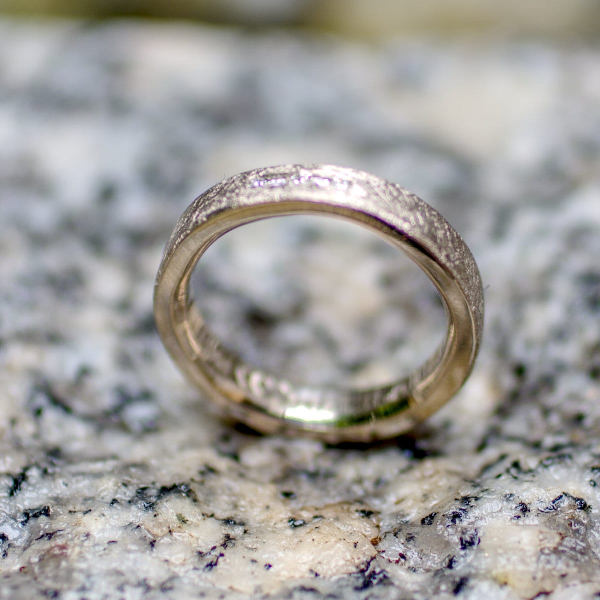 Ehering Weißgold mit 5 Brillanten