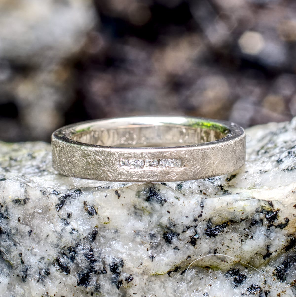 Ehering Weißgold mit 5 Brillanten