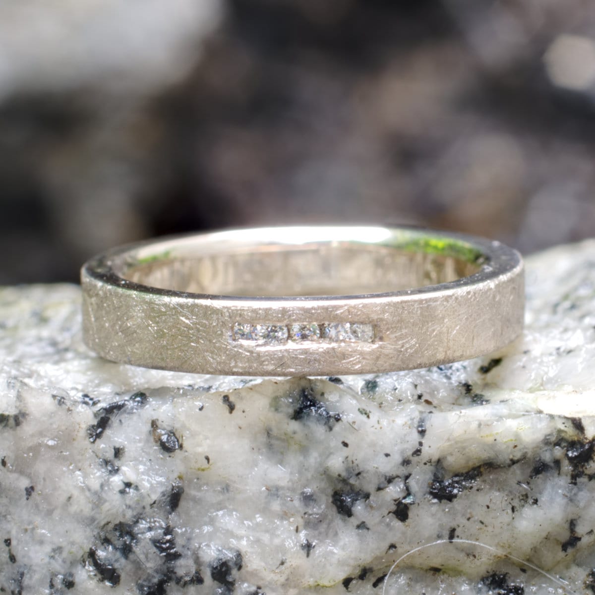 Ehering Weißgold mit 5 Brillanten