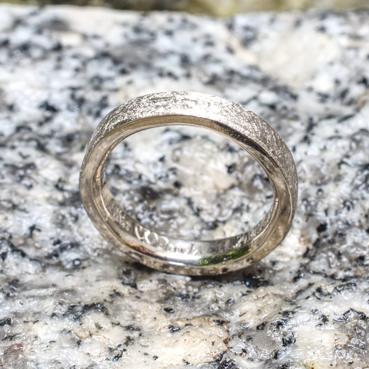 Ehering Weißgold mit 5 Brillanten