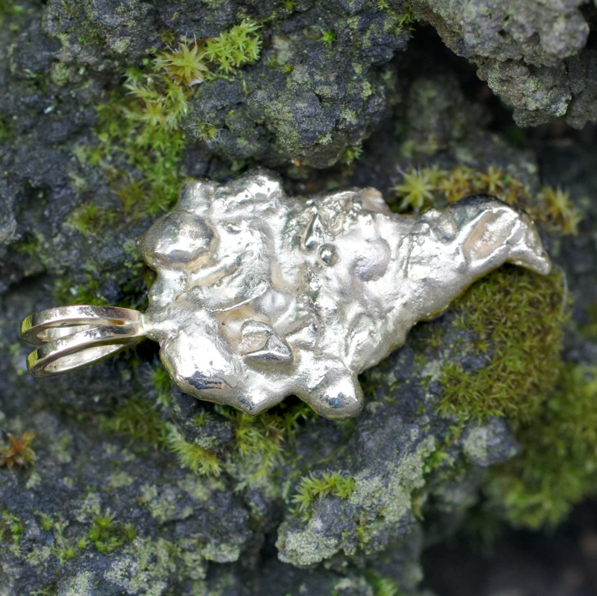 Goldnugget mit V-Schlaufe