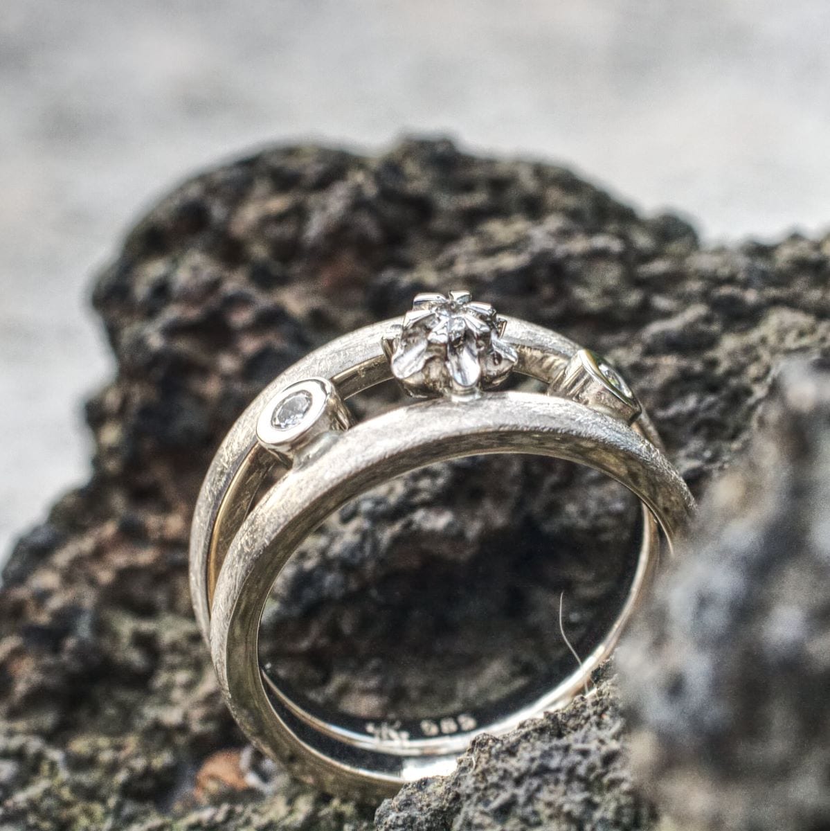 Ring Weißgoldblume mit Brillanten – Bild 7