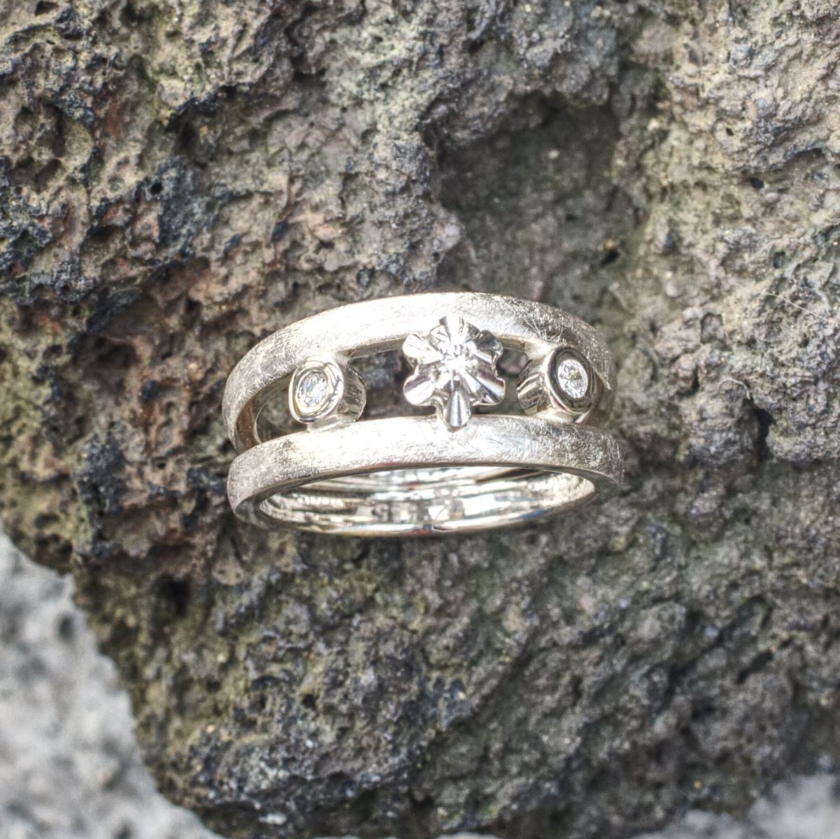 Ring Weißgoldblume mit Brillanten – Bild 3