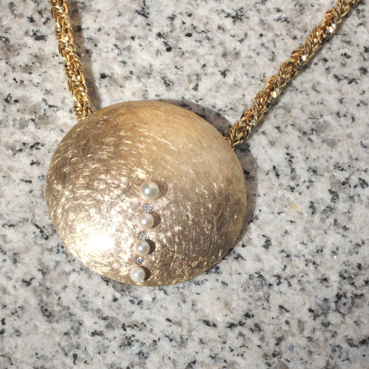 Kreisscheibe mit Perlen