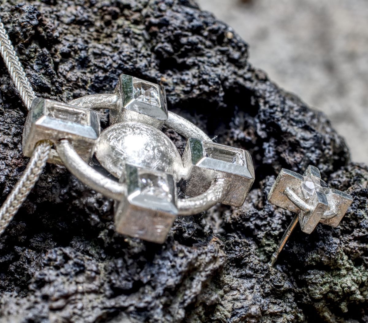 Kreuz Bergkristall Anhänger und Ohrstecker