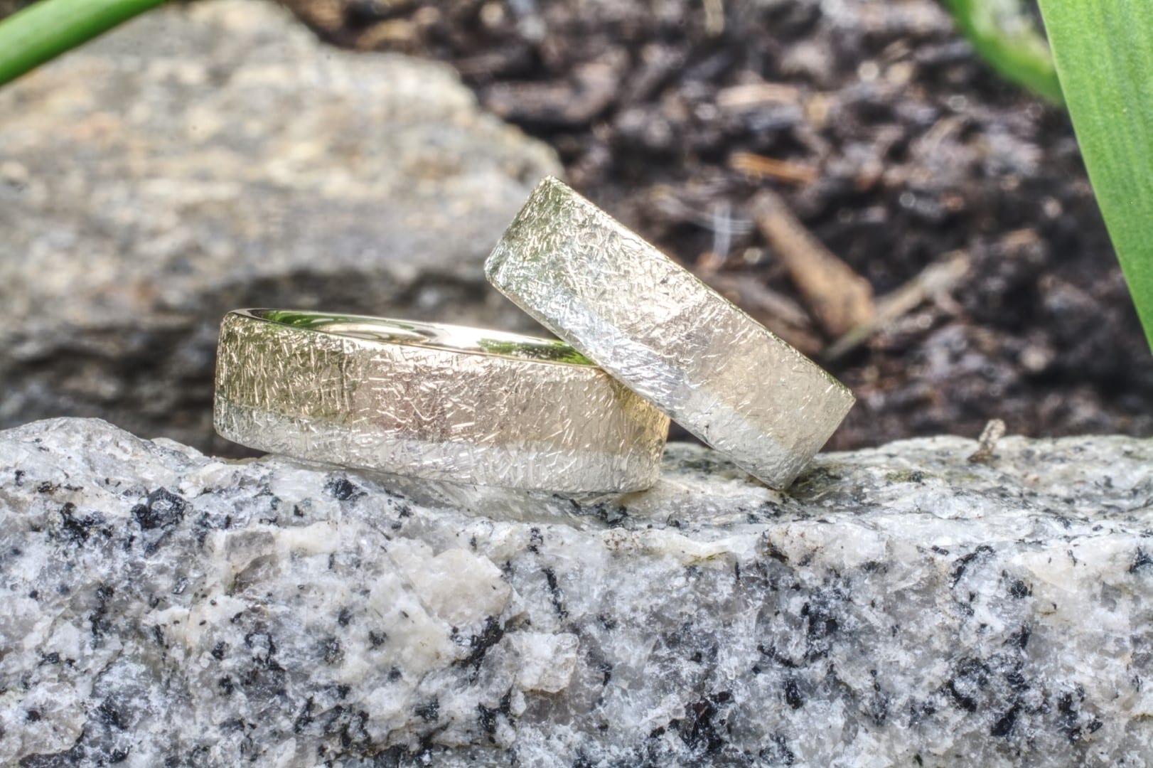 Eheringe zweifarbig selbstgeschmiedet – Bild 3