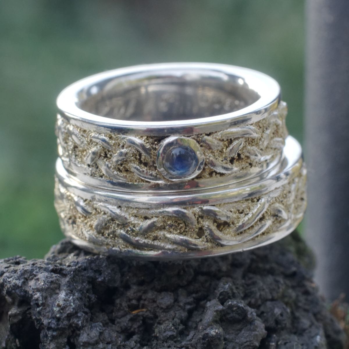 Trauringe Flechtband mit Goldstaub und Mondstein – Bild 10