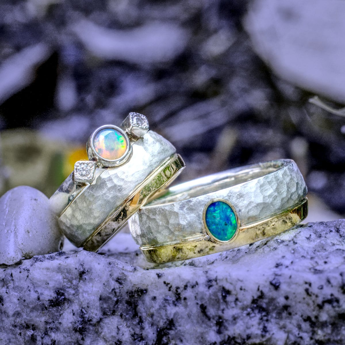 zweifarbige Eheringe mit Opal – Bild 5