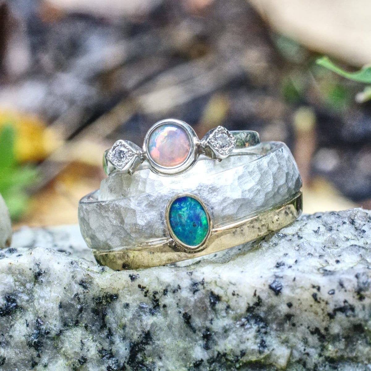 zweifarbige Eheringe mit Opal – Bild 4