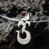 Om Silber mit rosa Turmalin