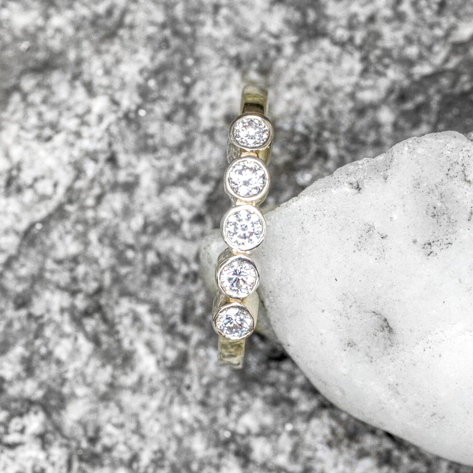 Verlobungsring mit 5 Brillanten – Bild 5