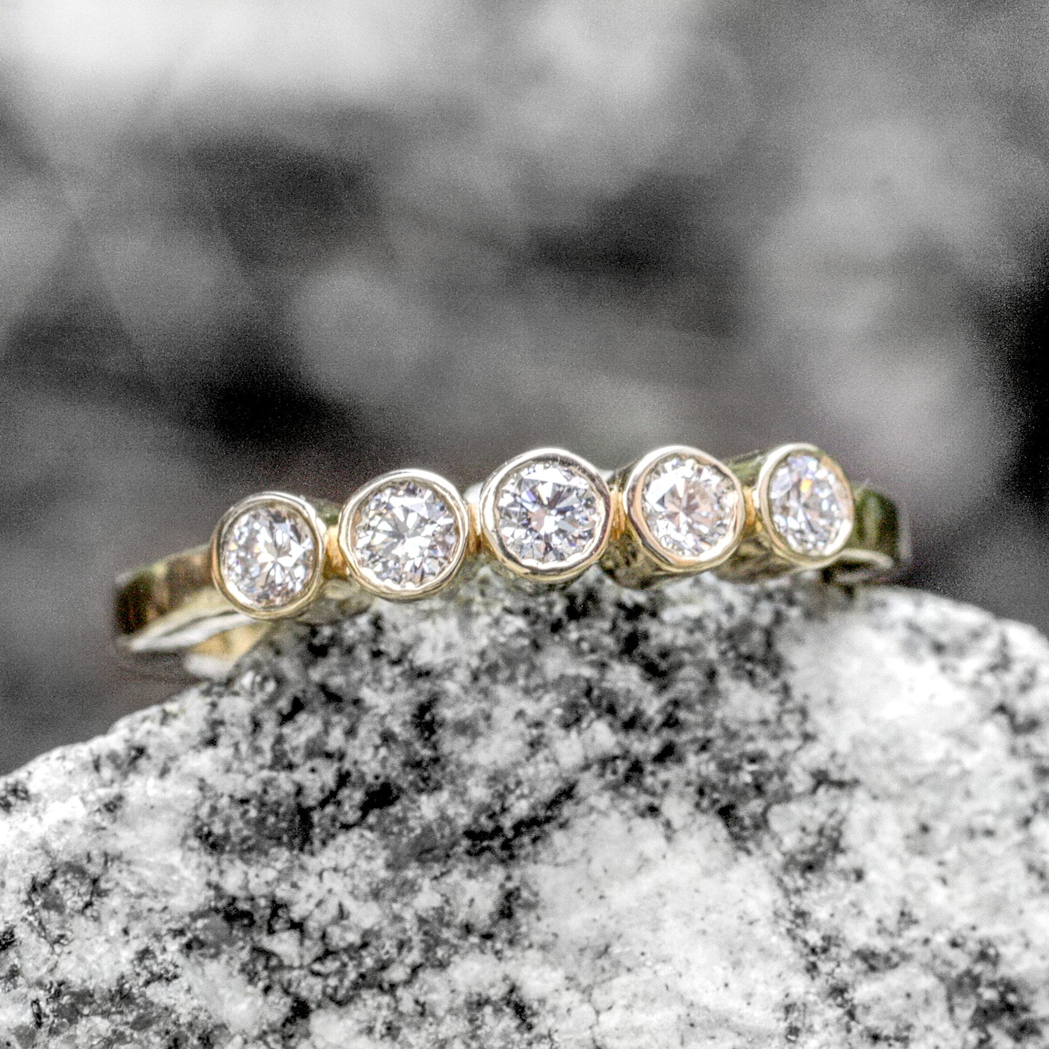 Verlobungsring mit 5 Brillanten – Bild 2