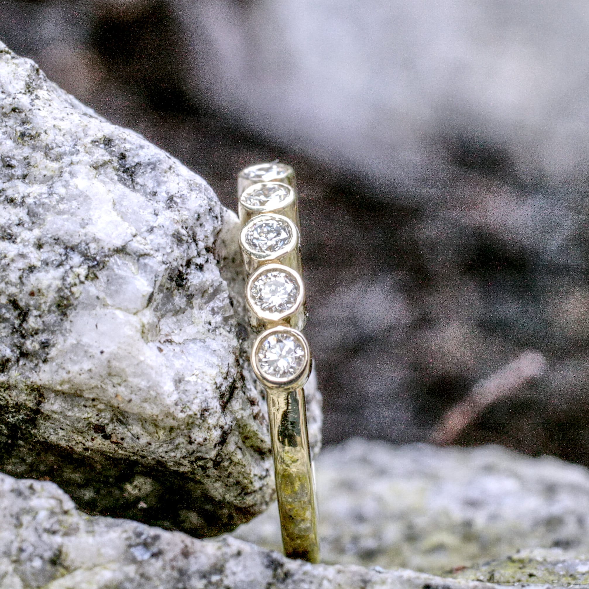 Verlobungsring mit 5 Brillanten – Bild 3