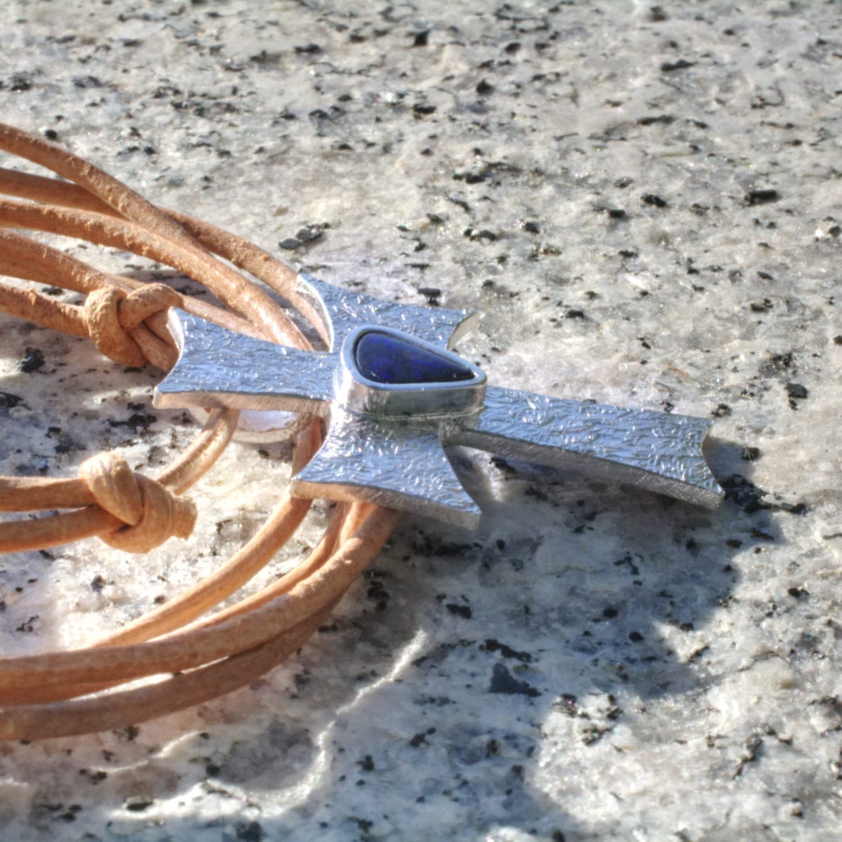 Kreuz mit Boulderopal – Bild 3