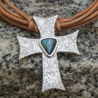 Kreuz mit Boulderopal