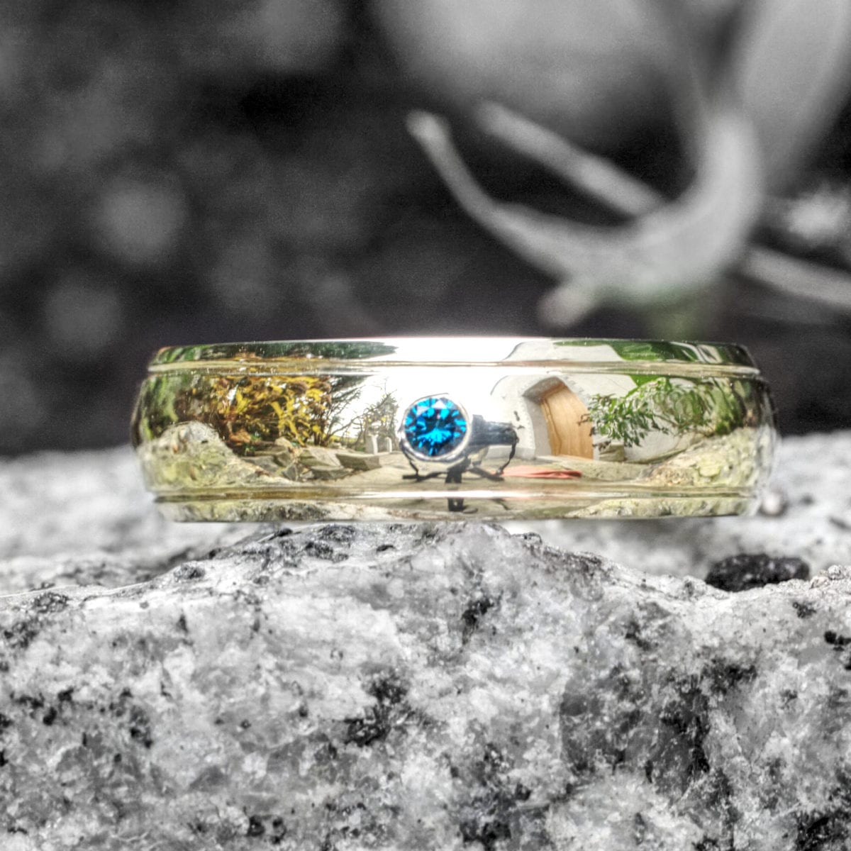 Ring blauer Brillant