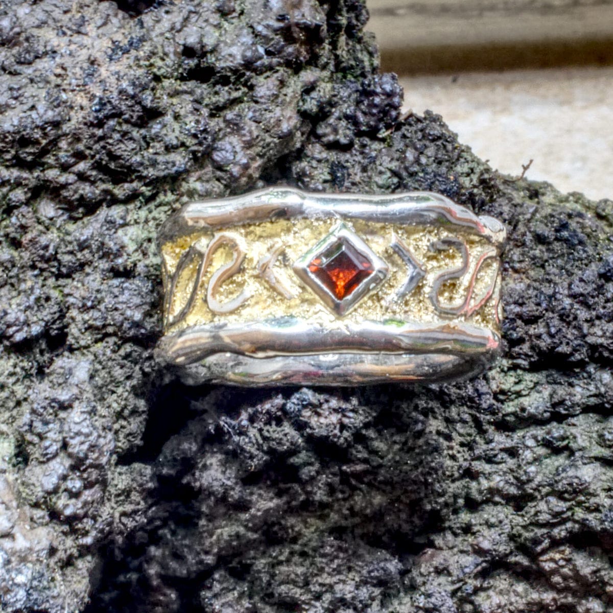 Flechtbandring mit Goldstaub und Granat – Bild 6