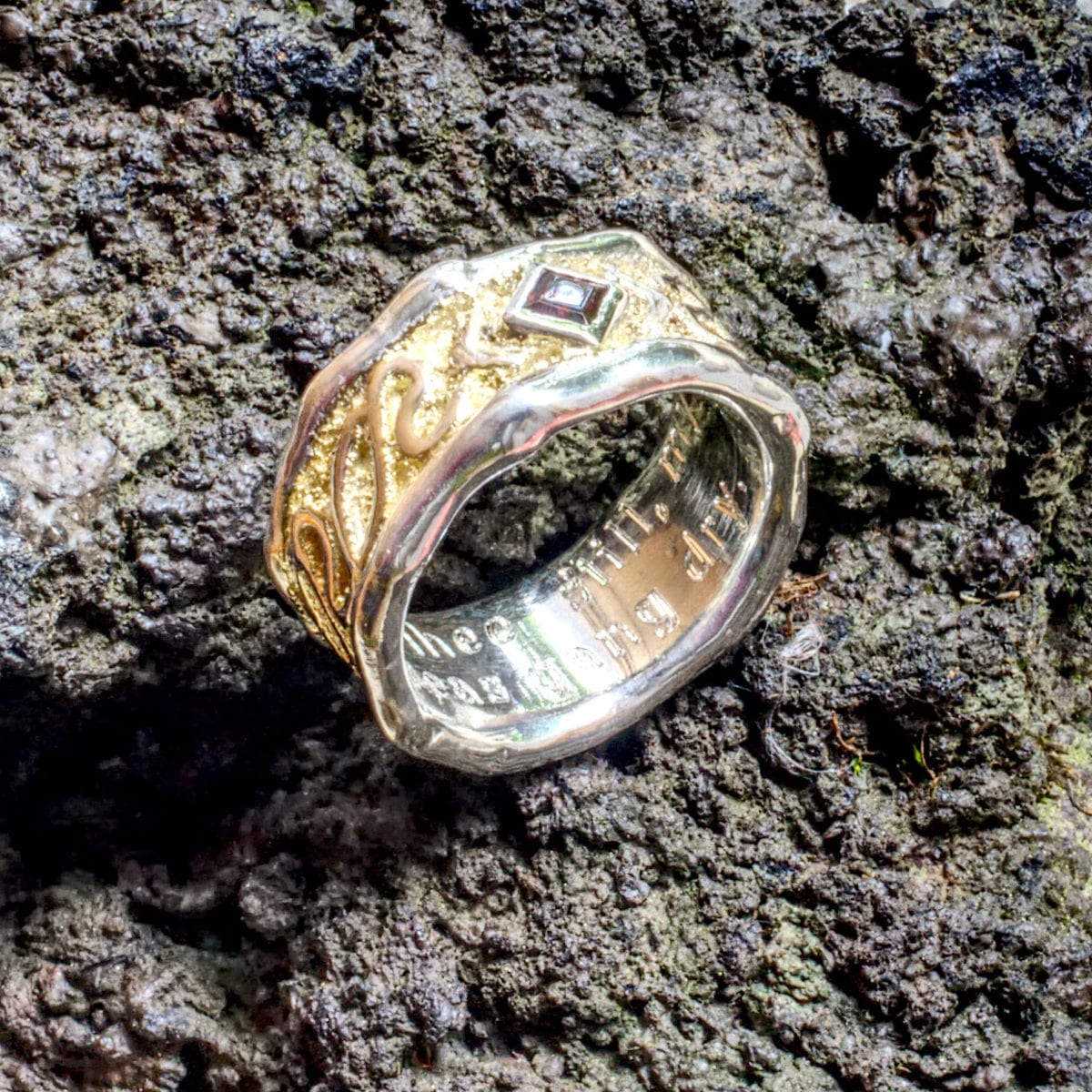 Flechtbandring mit Goldstaub und Granat – Bild 4