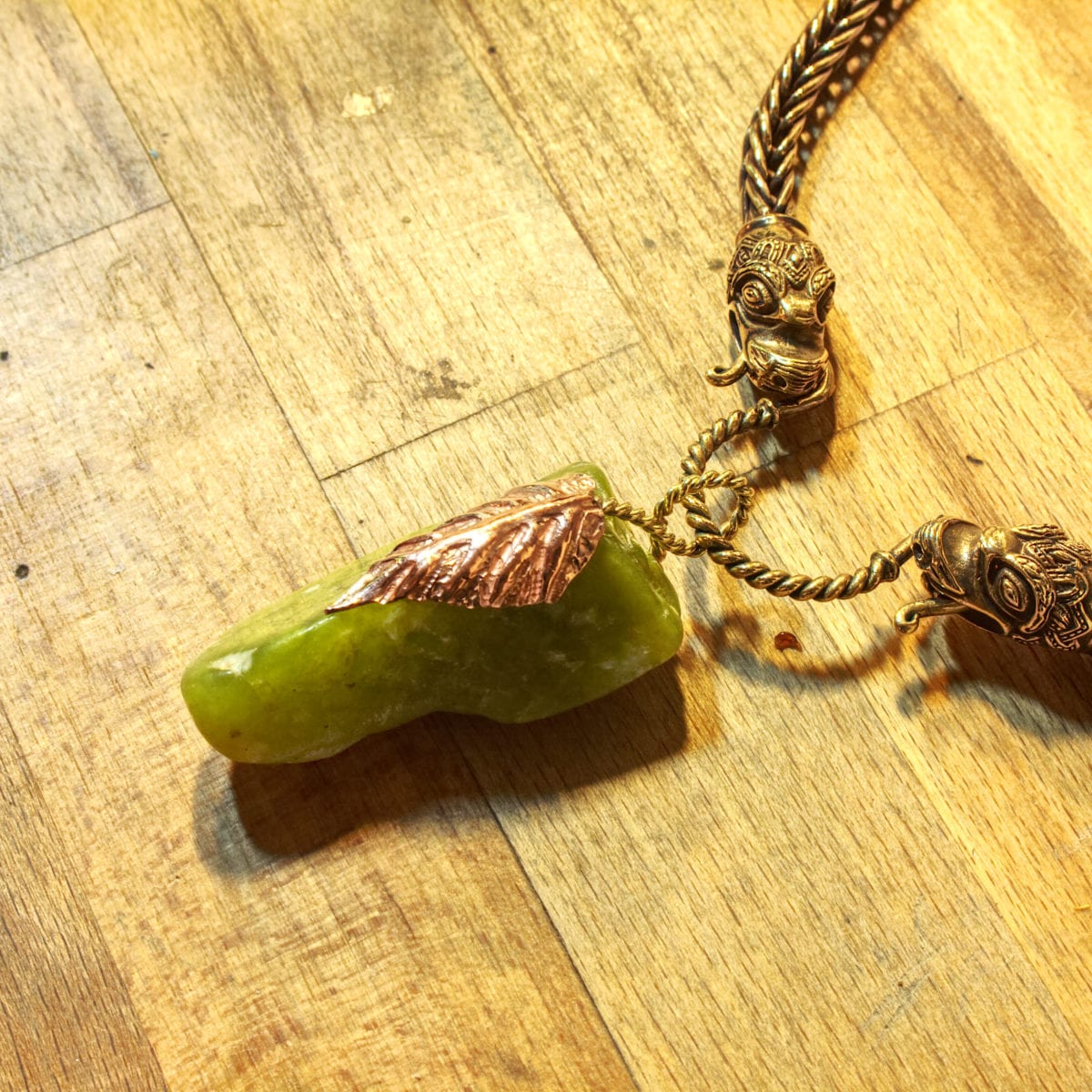 Jade in zwei Silberblättern – Bild 10